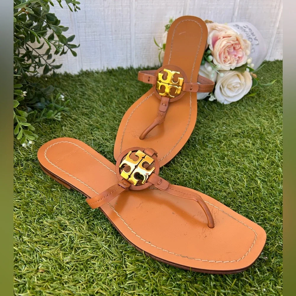 Tory Burch Tan Leather Thong Sandals with Gold Logo Medallion women size 8.5